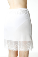 Krótka jedwabna półhalka z koronką pod spódnicę Mewa 6380