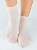 Skarpetki damskie z jebwabiem wzorki pudr róż - Noviti SB129