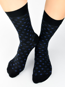 Męskie czarne skarpetki bawełniane M10 w granatowe kwadraty Noviti SB006