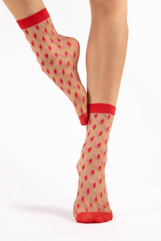 Beżowe skarpetki w czerwone wzorki Fiore DIZZY 20 den red/nude