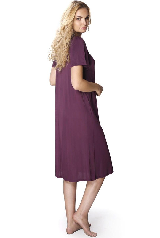 Koszula nocna damska Lilia z haftowaną aplikacją 4111 Bakłażanowy - Mewa