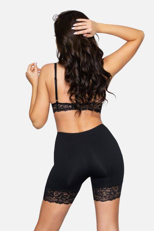 Czarne szorty z koronkowymi nogawkami Babell 188