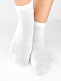 Skarpetki damskie z jebwabiem wzorki ecru - Noviti SB129
