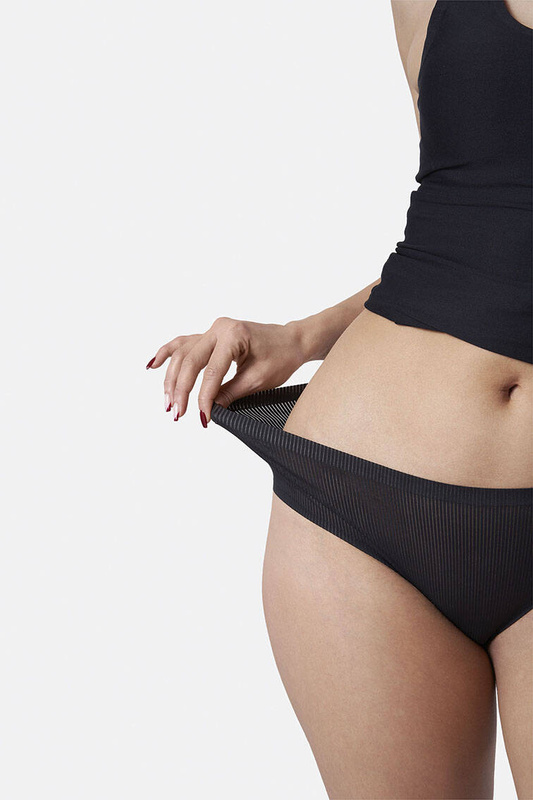 Klasyczne bezszwowe oddychające figi AVIA CZARNE