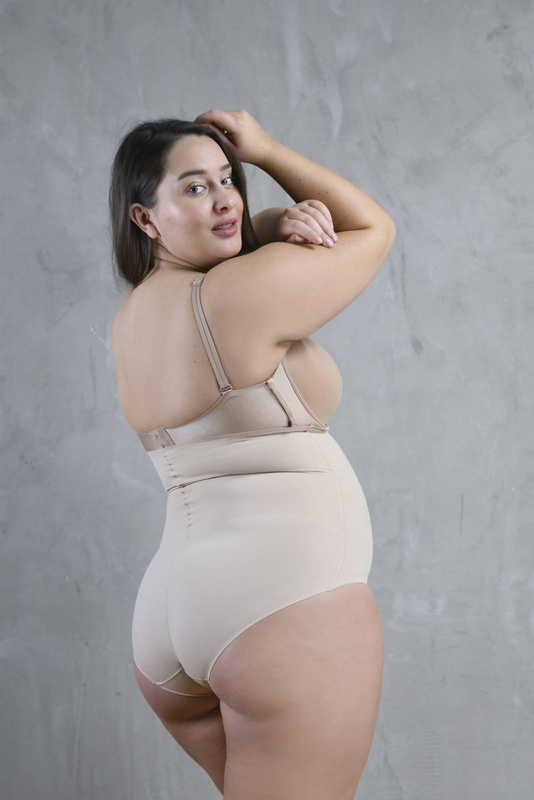 Wyszczuplające, wysokie figi Julimex 251 z zapięciami do biustonosza