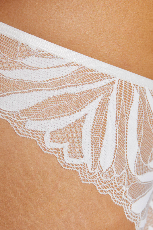 Koronkowe stringi brazyliany Gorteks Eclipse (ECLIPSE/S/KREMOWY)