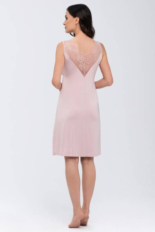 Koszula nocna na grubszych koronkowych ramiączkach Babella LOUISE różowa